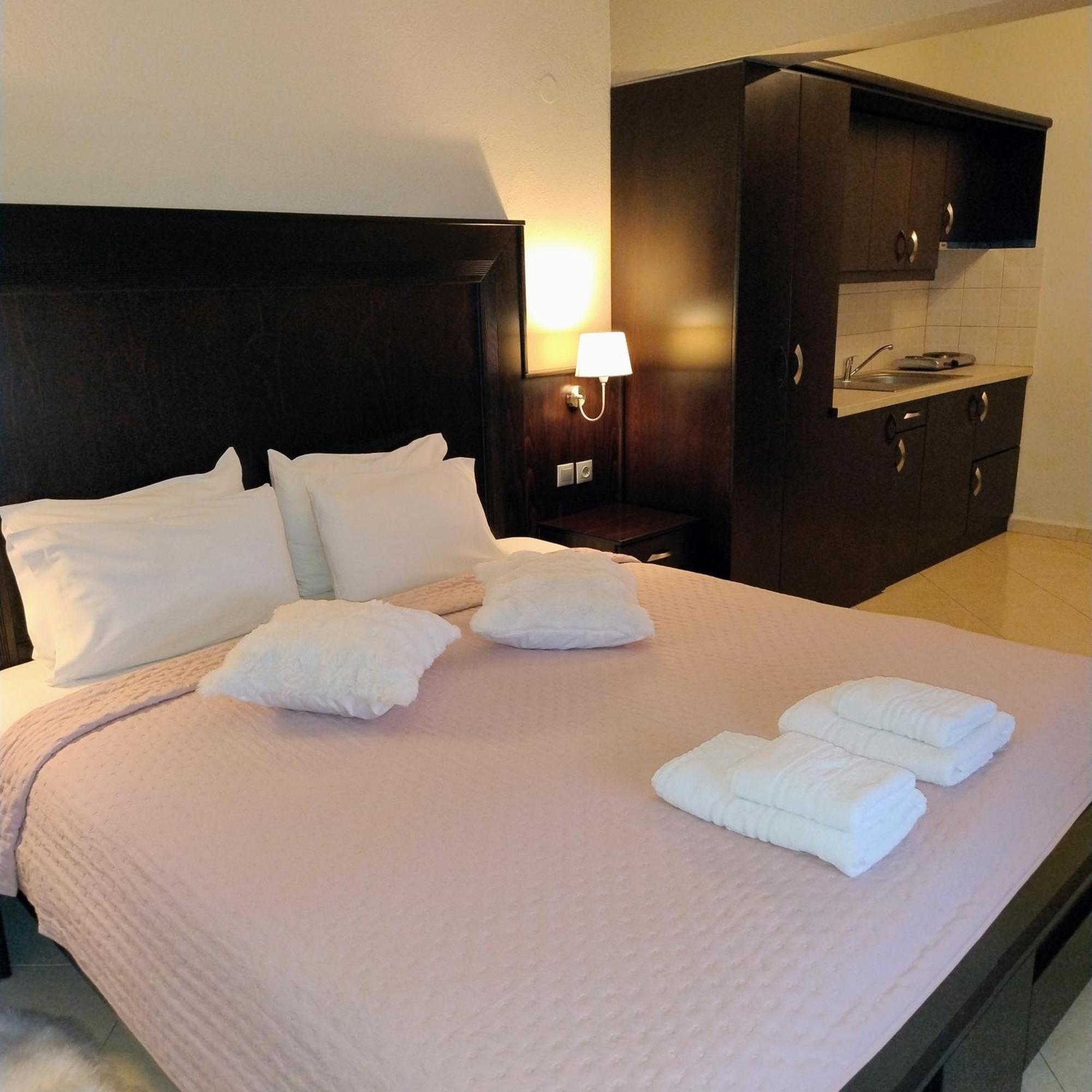 Neraides Hotel Loutraki  Ngoại thất bức ảnh