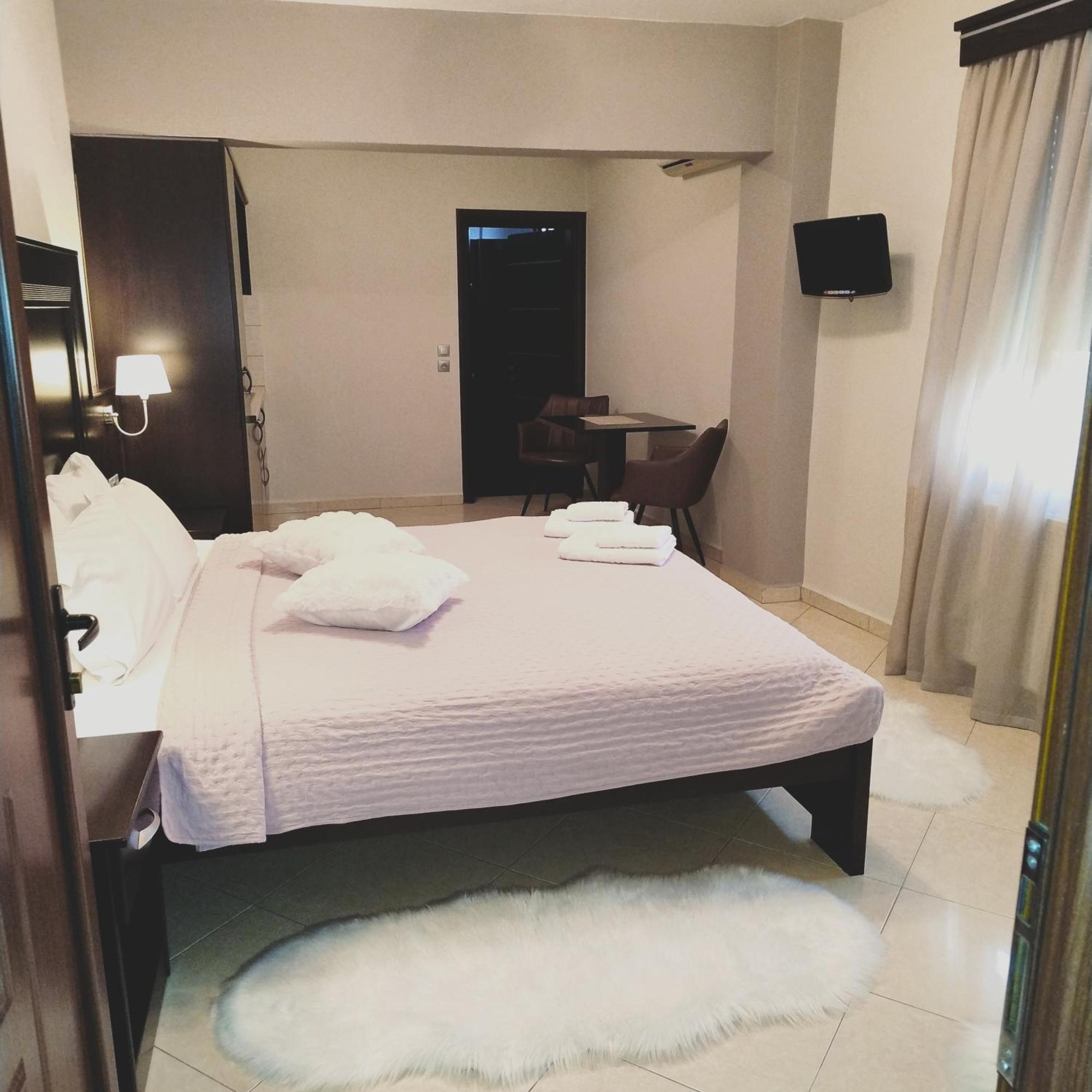 Neraides Hotel Loutraki  Ngoại thất bức ảnh